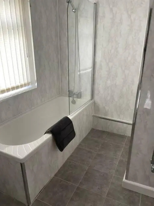 Modern 2 bed sleep 5 close to Anfield Stadium
