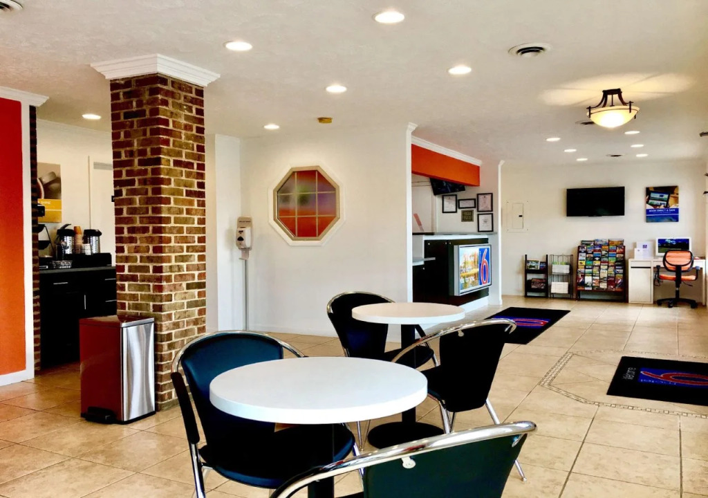 Motel 6 Hillsville, VA