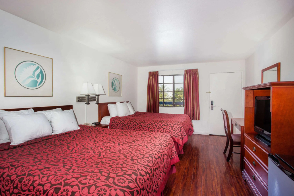 Days Inn by Wyndham Orange Anaheim