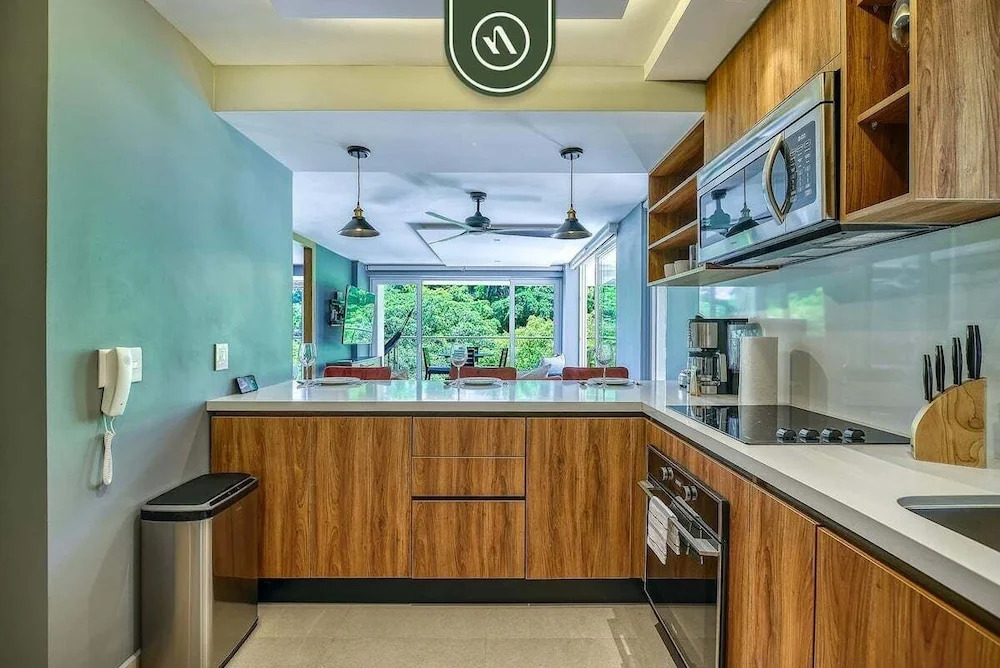 Luxury 2 BR Condo in the Jungle - Oceanview Pool