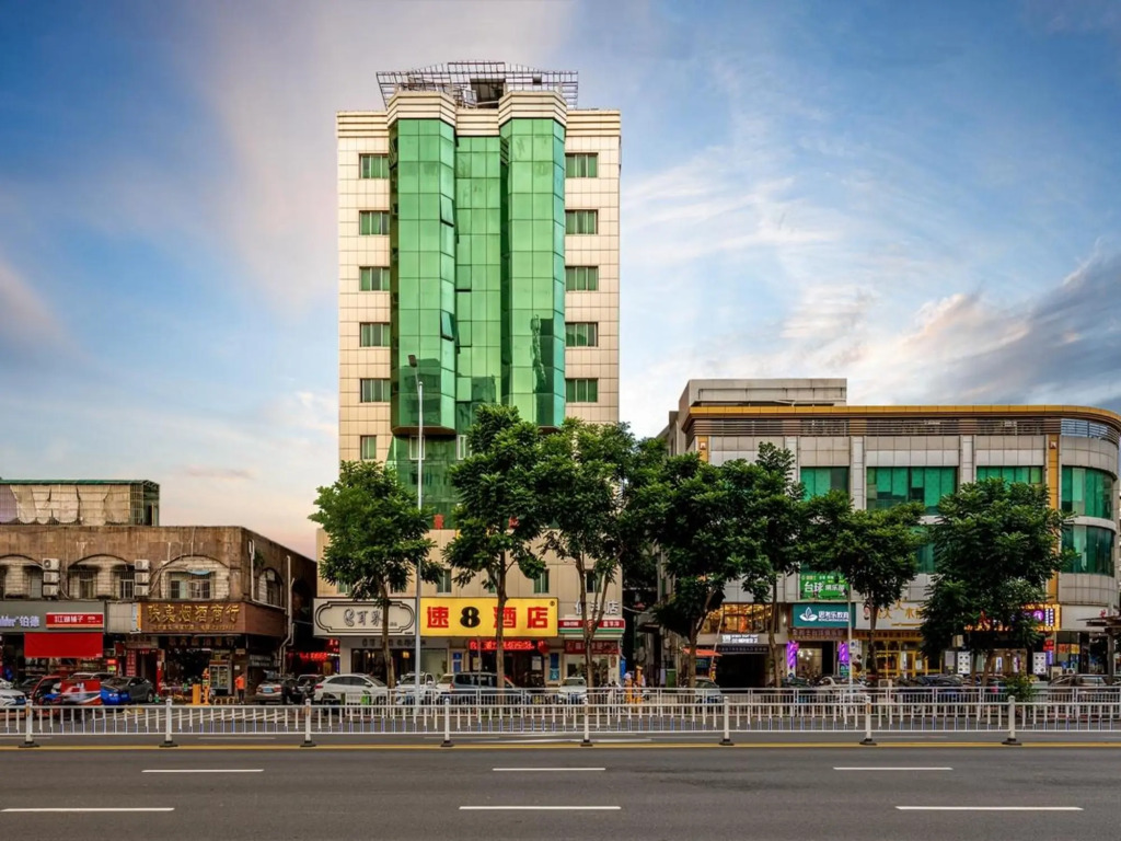Super 8 by Wyndham Huizhou Bus Terminal
