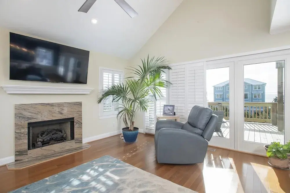 Azure 4 Bedroom Home by RedAwning