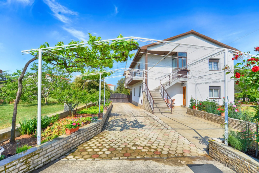 Apartment 1633