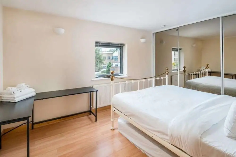 Bright 2 Bed 2 Bath apt Near Canary Wharf