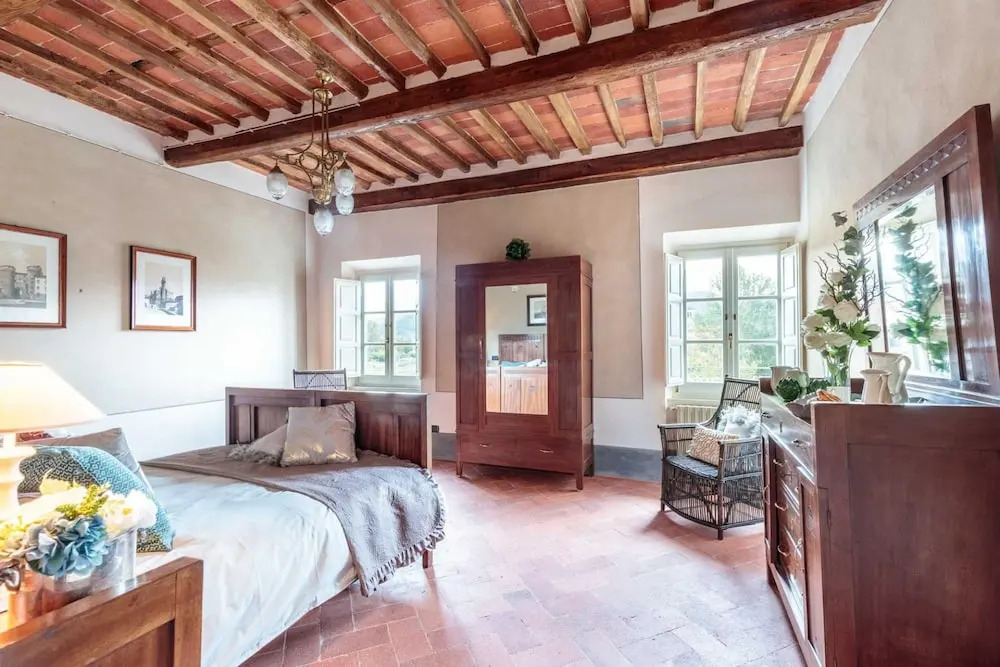 Villa Brunetta, Discover your Modern but Traditional Villa in Lucca