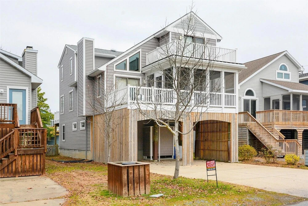 209 Parkwood Street by Long & Foster