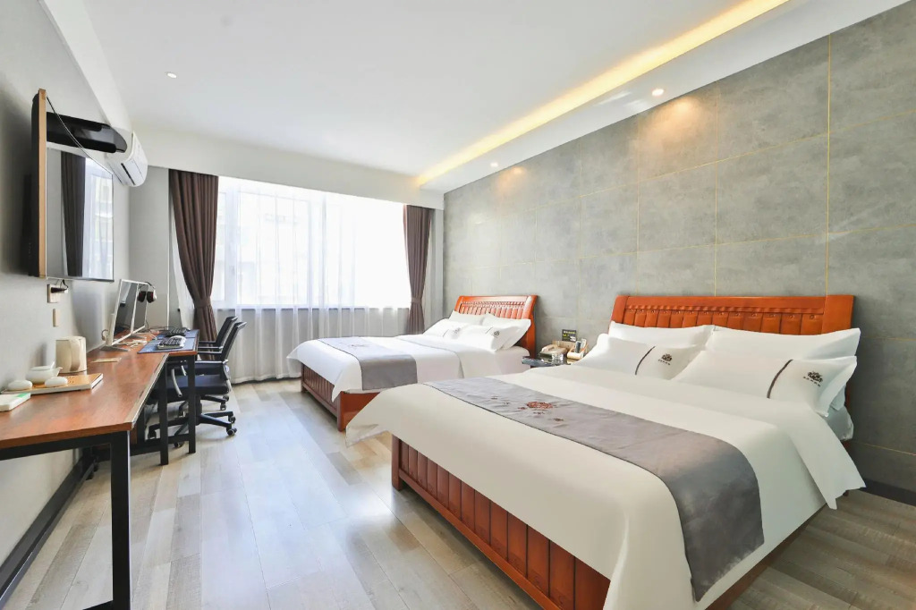 Yanji Charles Hotel