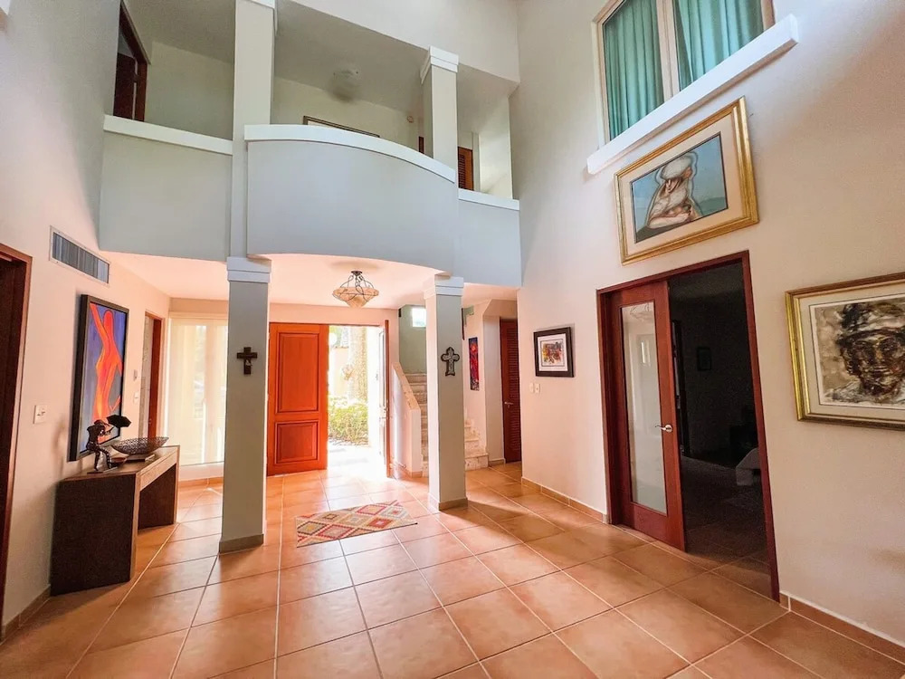 Villa Iris 2 Story Ocean View Villa w Pool Access & Generator