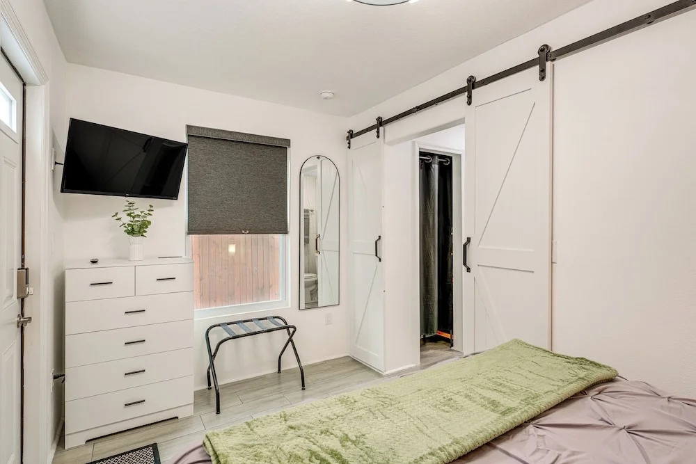 2 Mi to Madeira Beach: Quiet Casita w/ Shared Pool