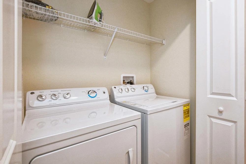 Storey Lake 4 Bedroom Townhome w Splashpool - 1624ST