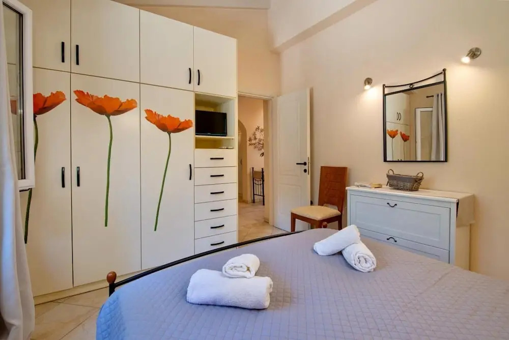Maritina Villa - 2 BR House Surrounded by Olive Groves
