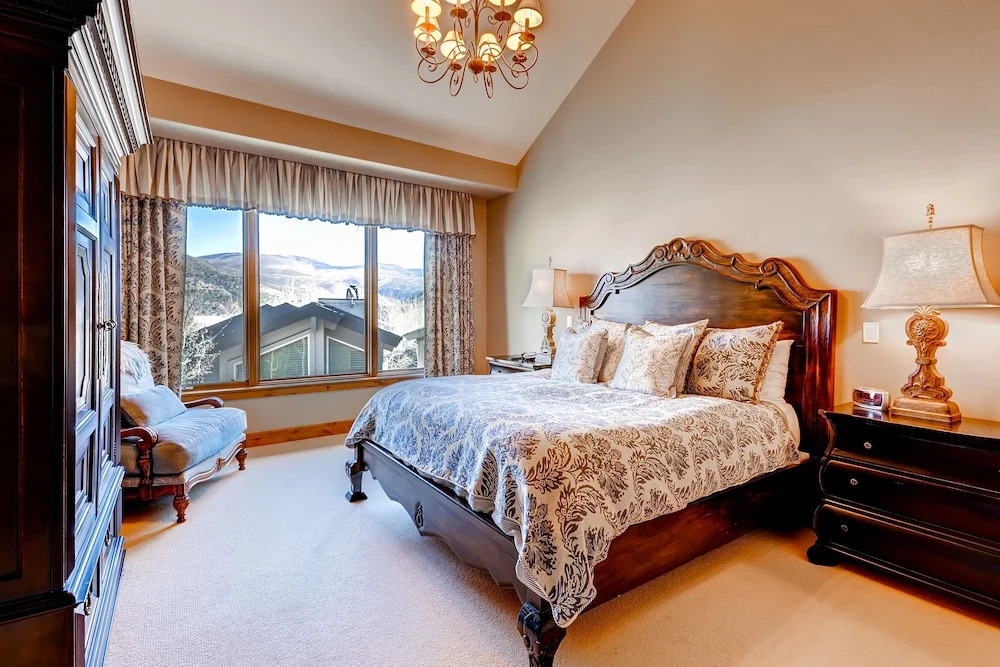 5br/5ba , Ski In/out In Arrowhead, 3523 Sq Ft! 5 Bedroom Condo by RedAwning