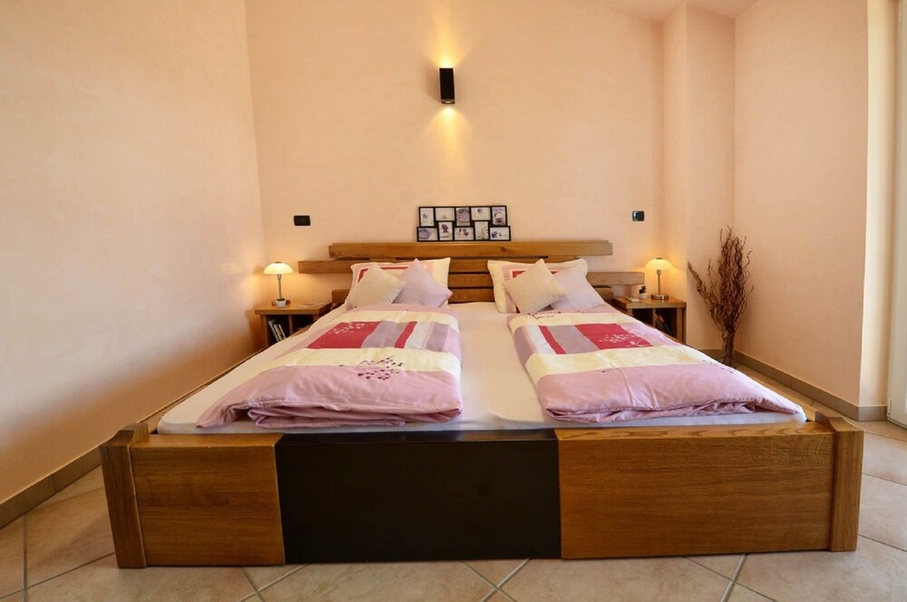 Cozy Holiday Home in Rogovici With Swimming Pool