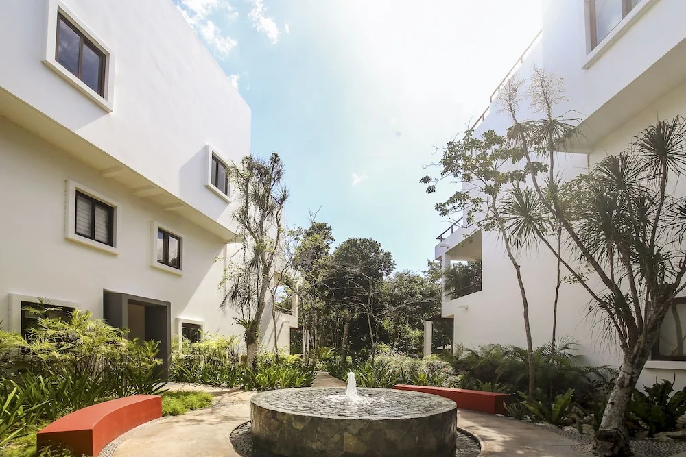 HIRA G1 Condo terrace screened by Gate48