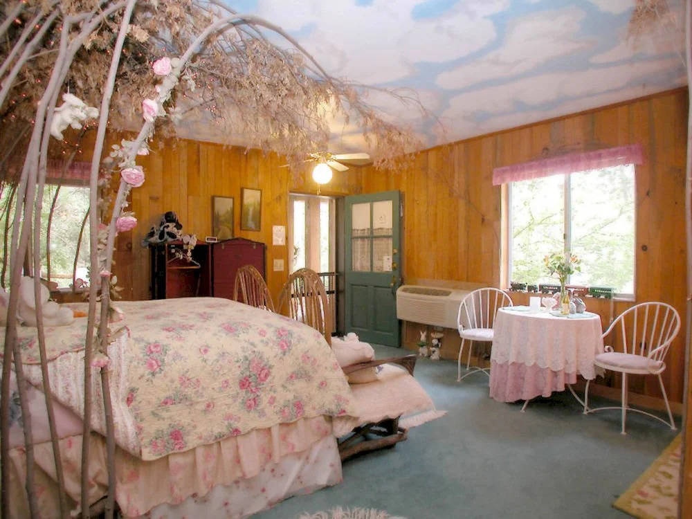 Wikiup Bed & Breakfast