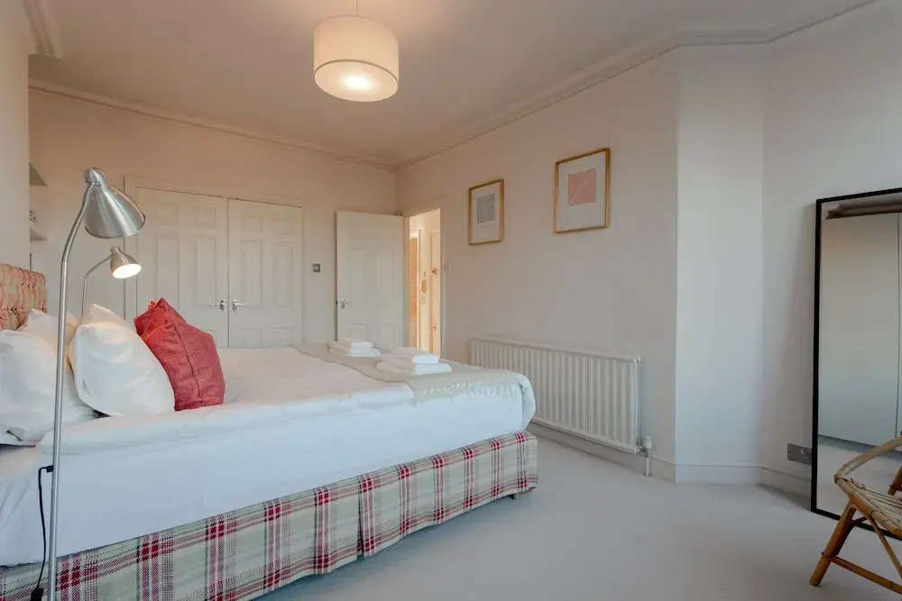 2 Bedroom Apartment Near Ladbroke Grove