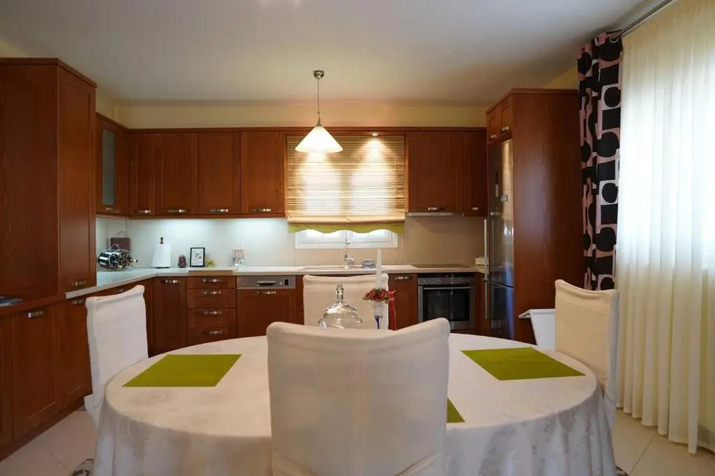 Eleni's Holiday Home