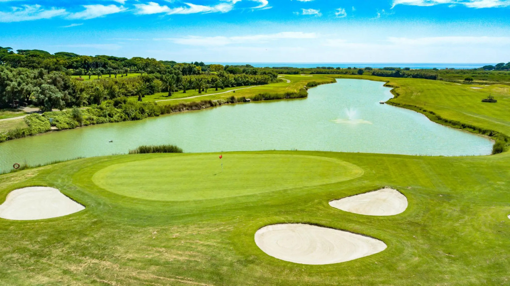 Vilamoura Main Avenue by Homing