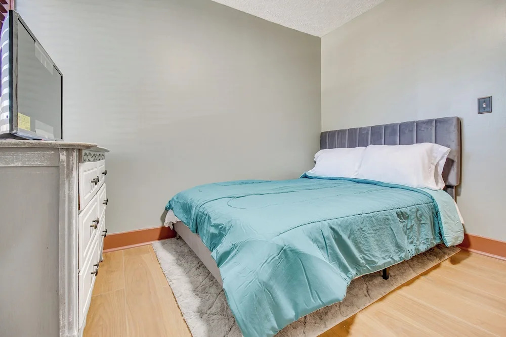 Jetted Tub: Dayton Condo, 2 Mi to Oregon District