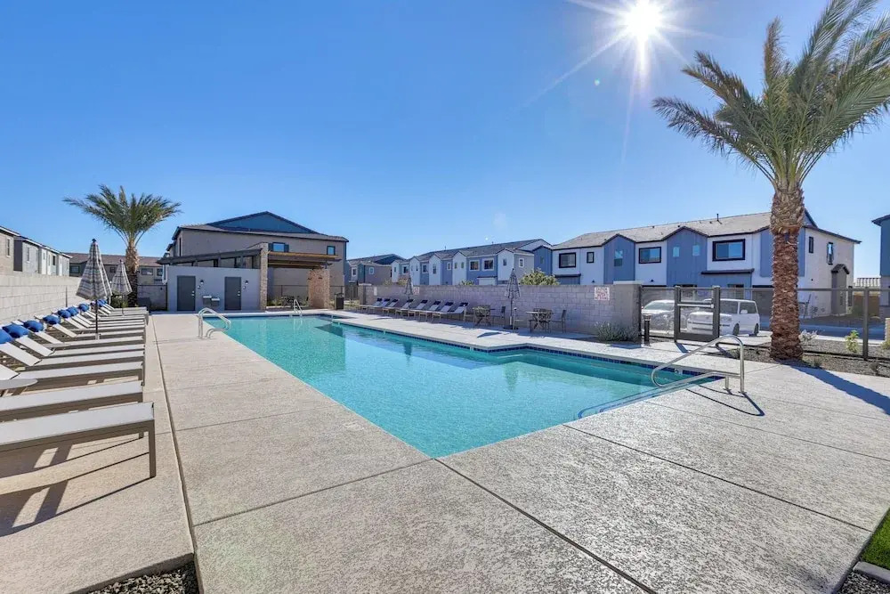 Community Pool & Hiking Trails: Red Fox Retreat 2