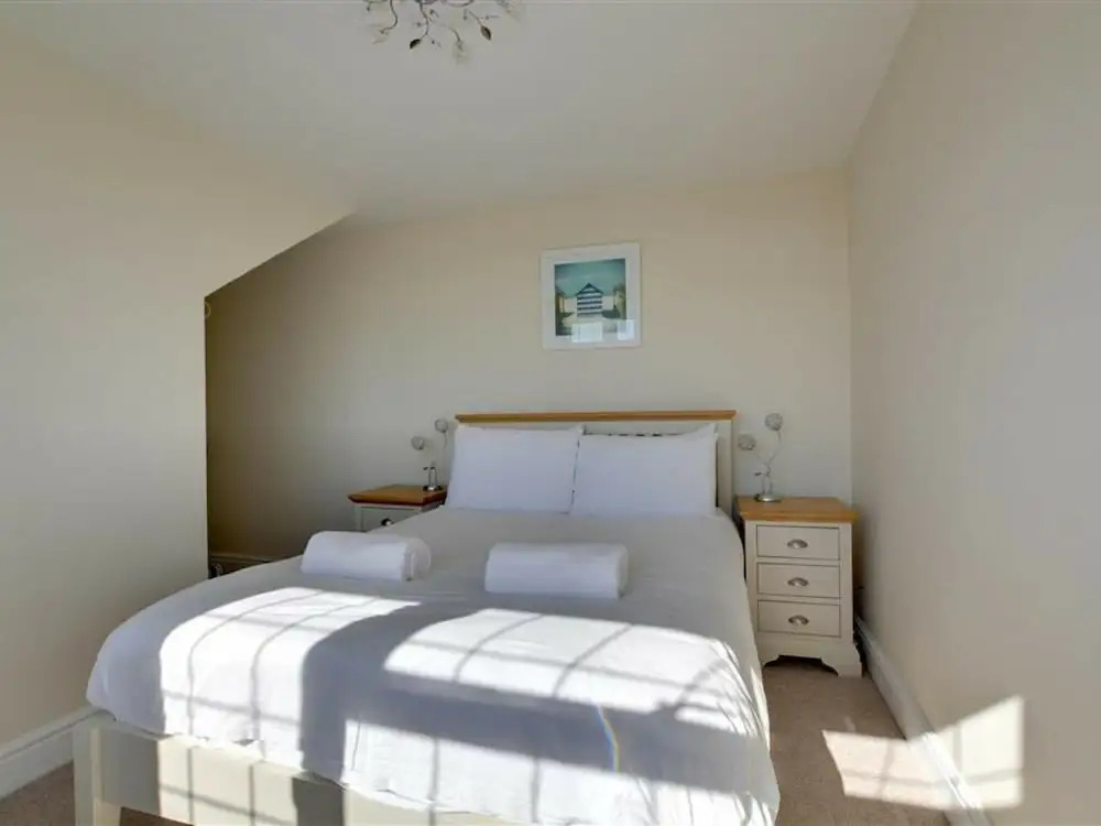 Comfortable and Luxurious Family Home With Beautiful Sunny Garden, Close to the Beach