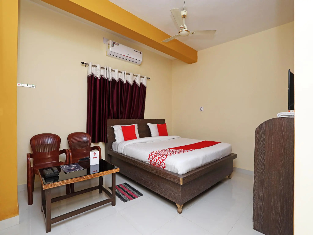 OYO 16821 Hotel Senapati Palace
