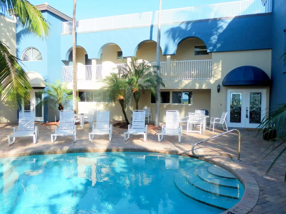 Oceanfront Luxury Townhouse 5/4 FOR 18 Heated Pool