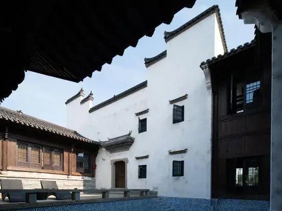 Zhenhu Lake View Private Tang Holiday Homestay (Jiandemeicheng Ancient Town)