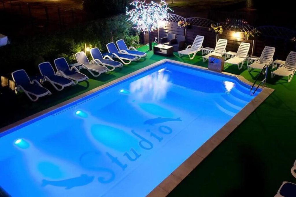 Comfortable 2-bedroom holiday apartment, pool, close to the beach, Rewal