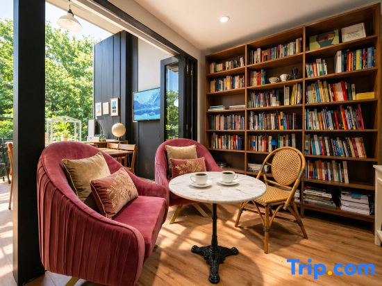 Human Touch Room –  Soulful Bangkok Hideout