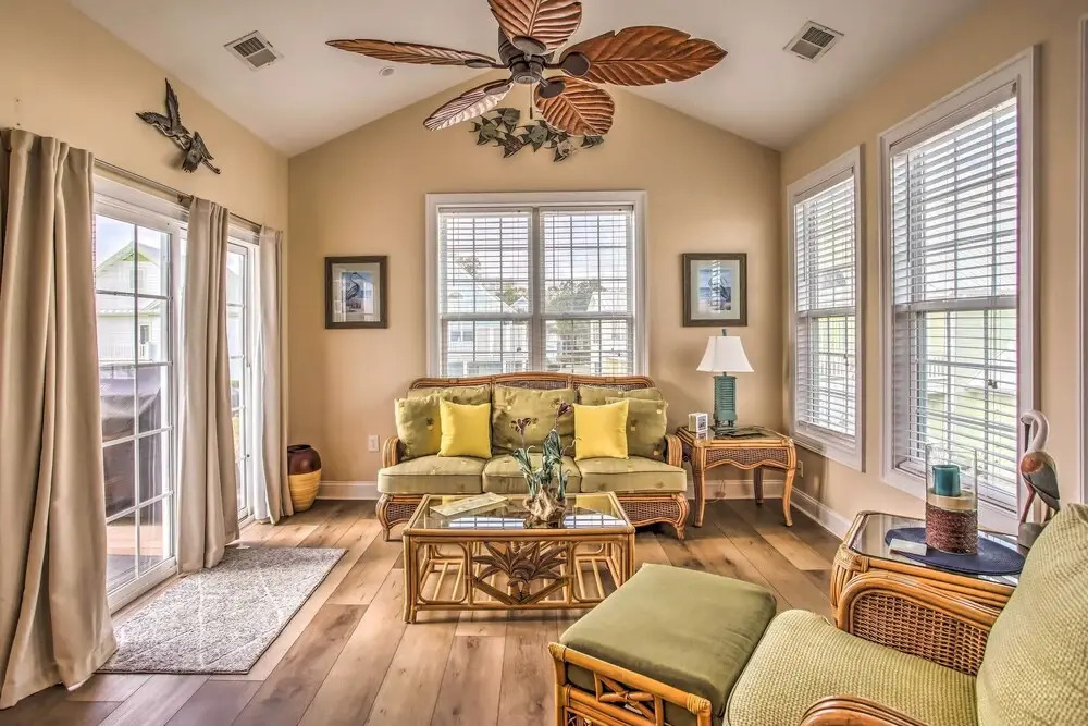Home w/ Deck: 1 Mi to Surfside Beach Access!