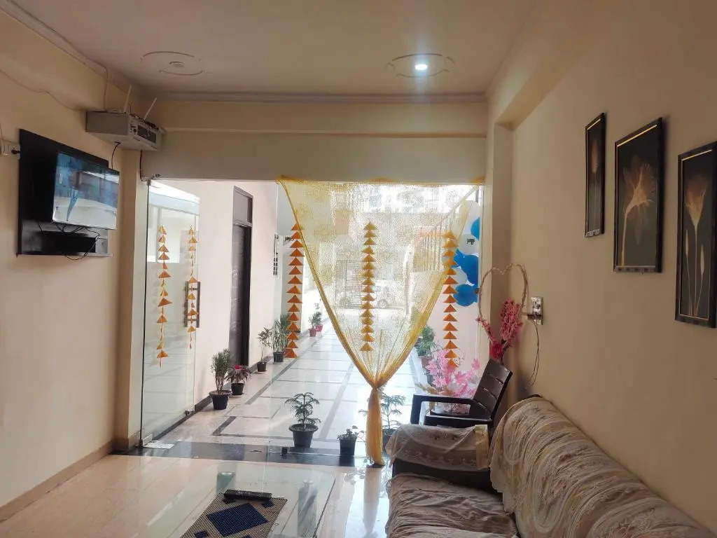 OYO Hotel Pinaki Stay Near Noida Sector 51 Metro Station