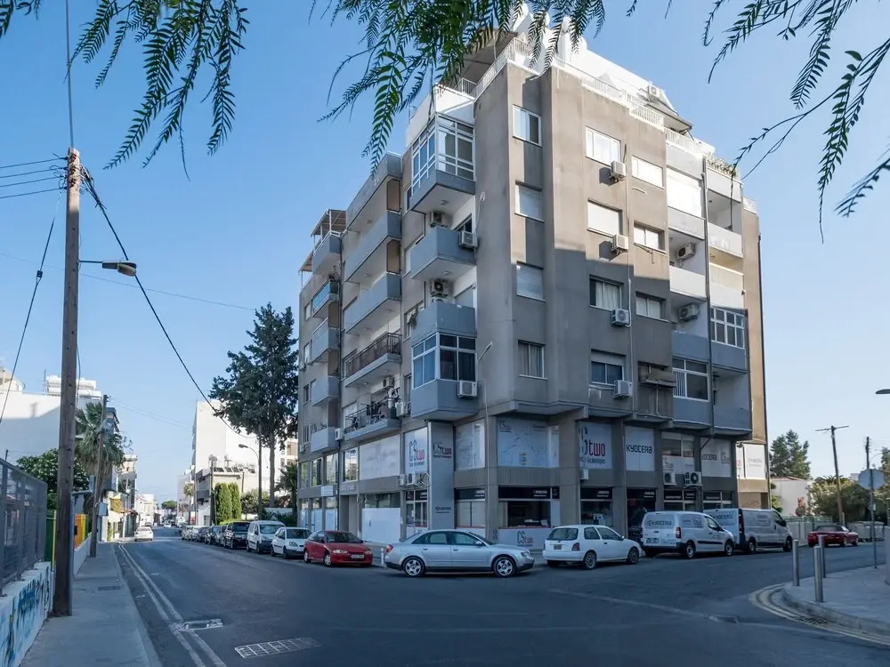 Sanders Coral Court Penthouse - Cute 3-bedroom Apartment With Balcony