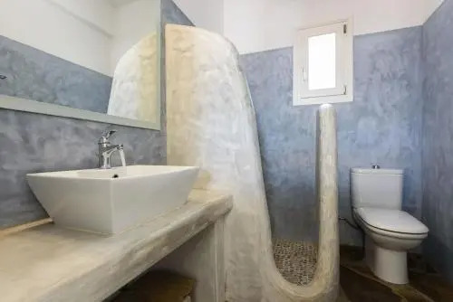 Cycladic beauty and tranquillity in Kostos, Paros
