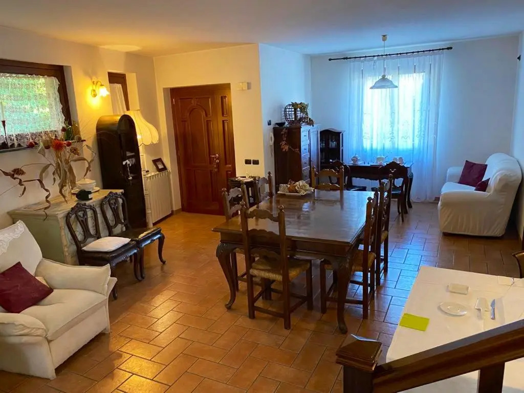 Charming House in Amelia with Lake View, 200 m²