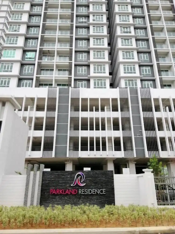 BLeisure Parkland Homestay
