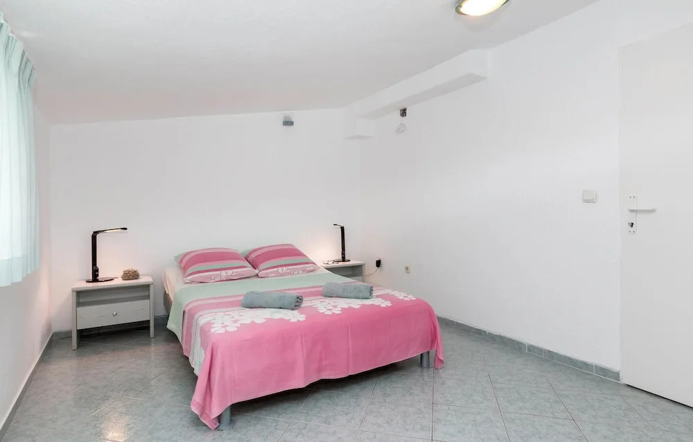 Awesome Home in Stinjan With Wifi and 1 Bedrooms