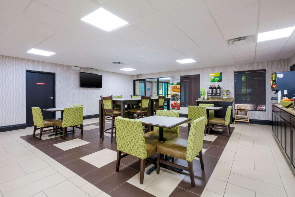 Spark by Hilton Sellersburg