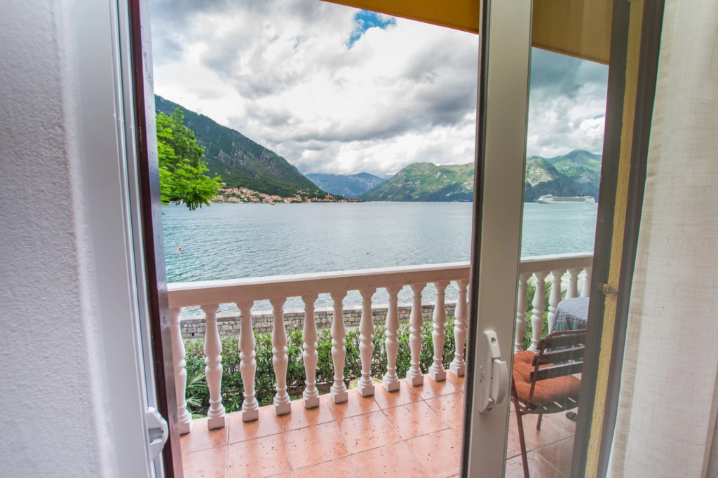 Apartment 5meters from Sea, Kotor