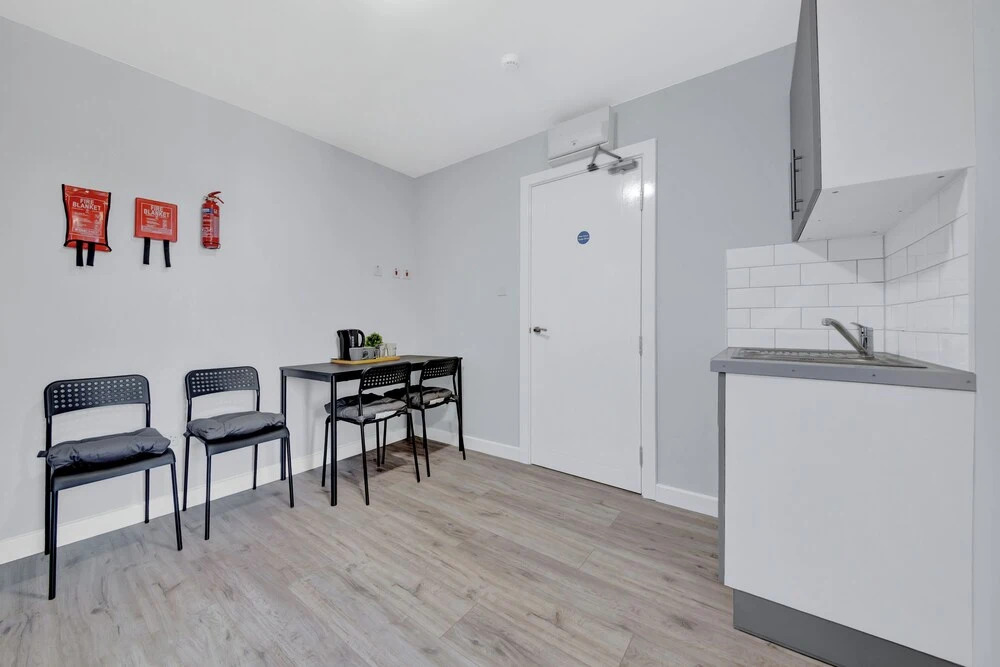 Charming Serviced Studio West Drayton London UB7