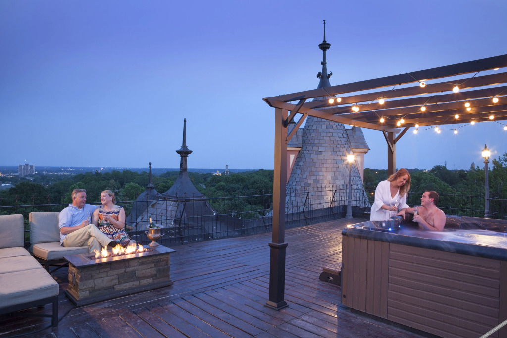 Henderson Castle Inn