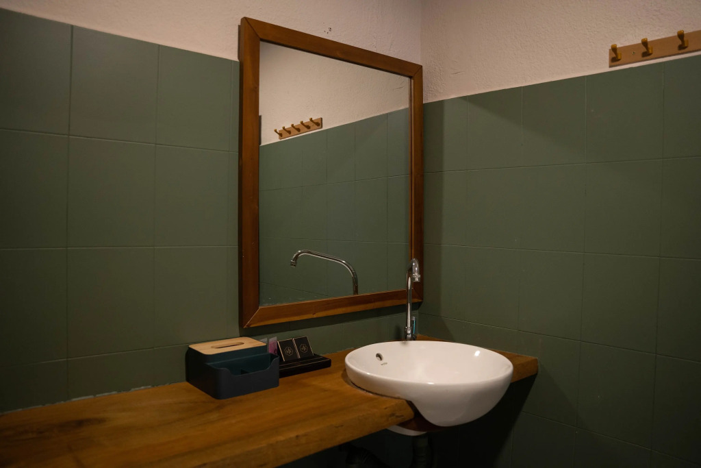Room V @ Jalan Sultanah Near Bus Stop Batu Pahat