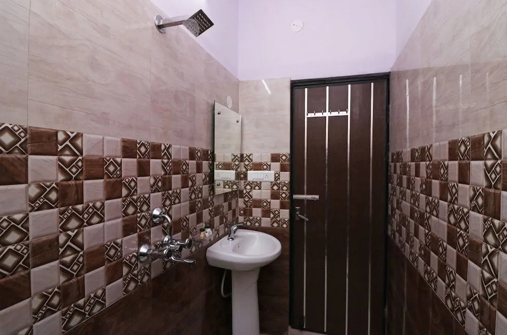 Oyo 23157 Grand Sudershan Hs