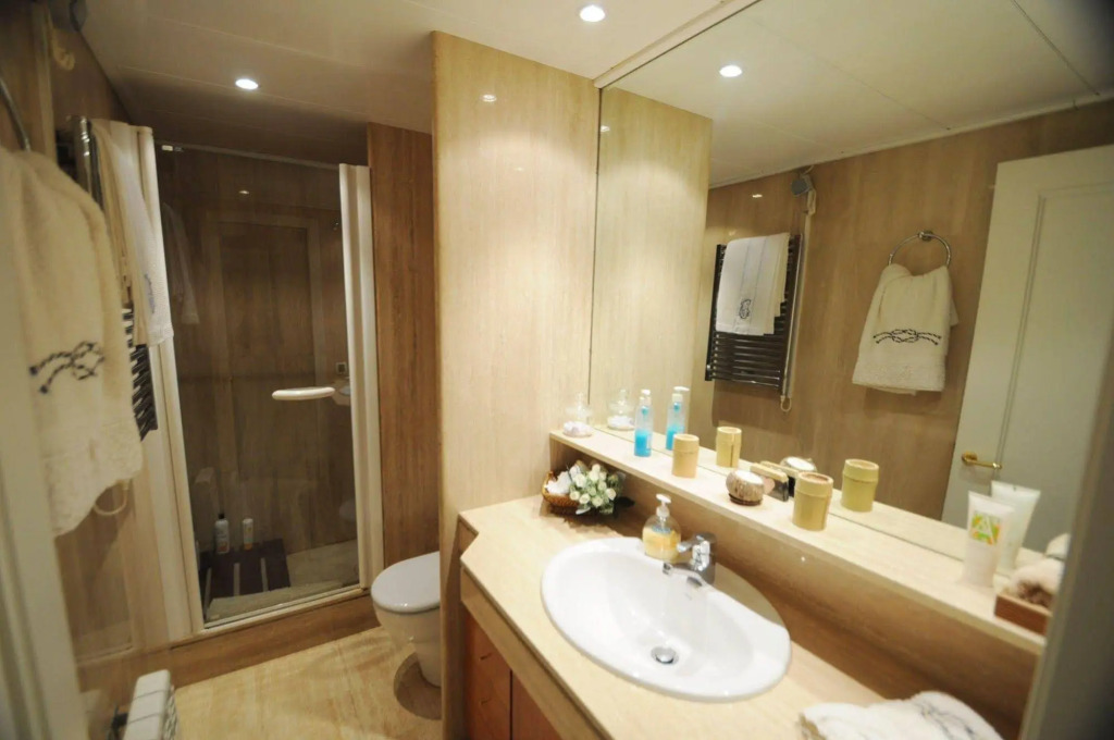 Luxury Apartment with Swimming Pool