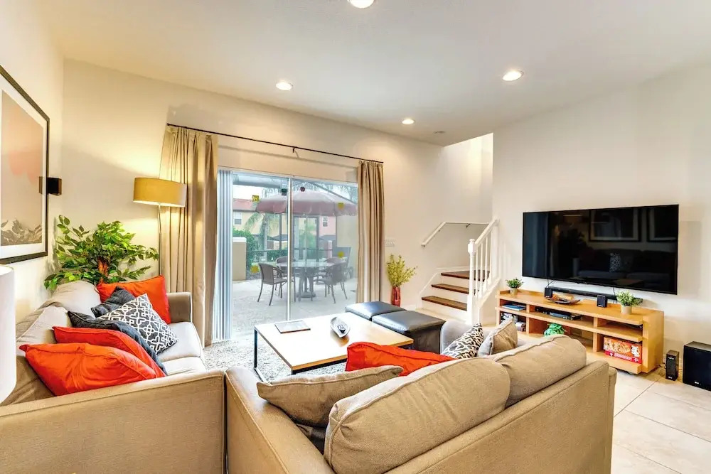 4 Mi to Disney World: Townhome w/ Hot Tub & Lanai!