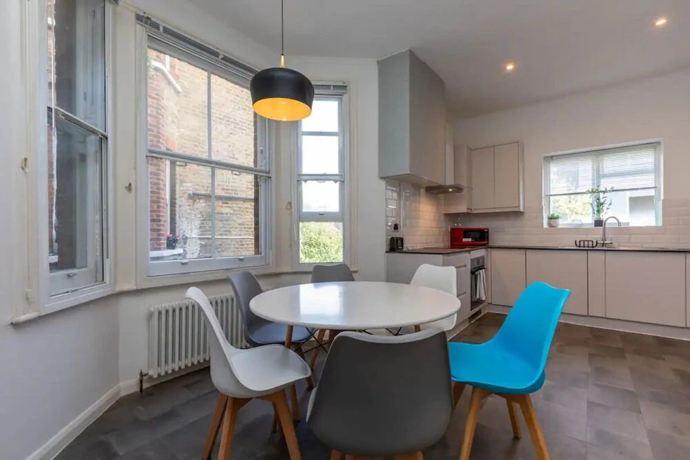 Spacious 5 Bedroom Home in Camden