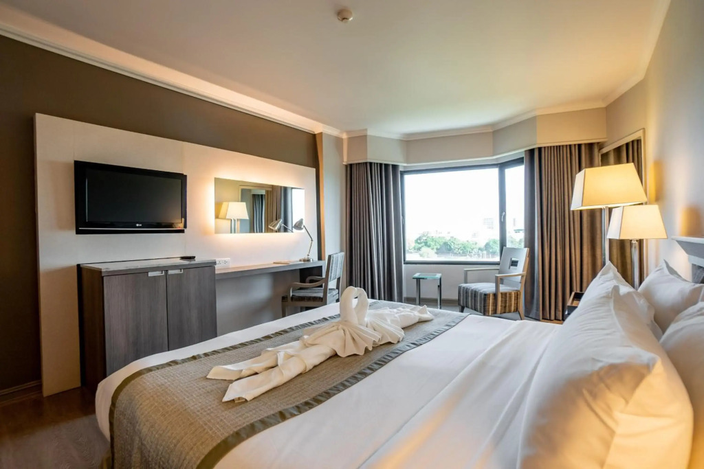 The Grand Riverside Hotel