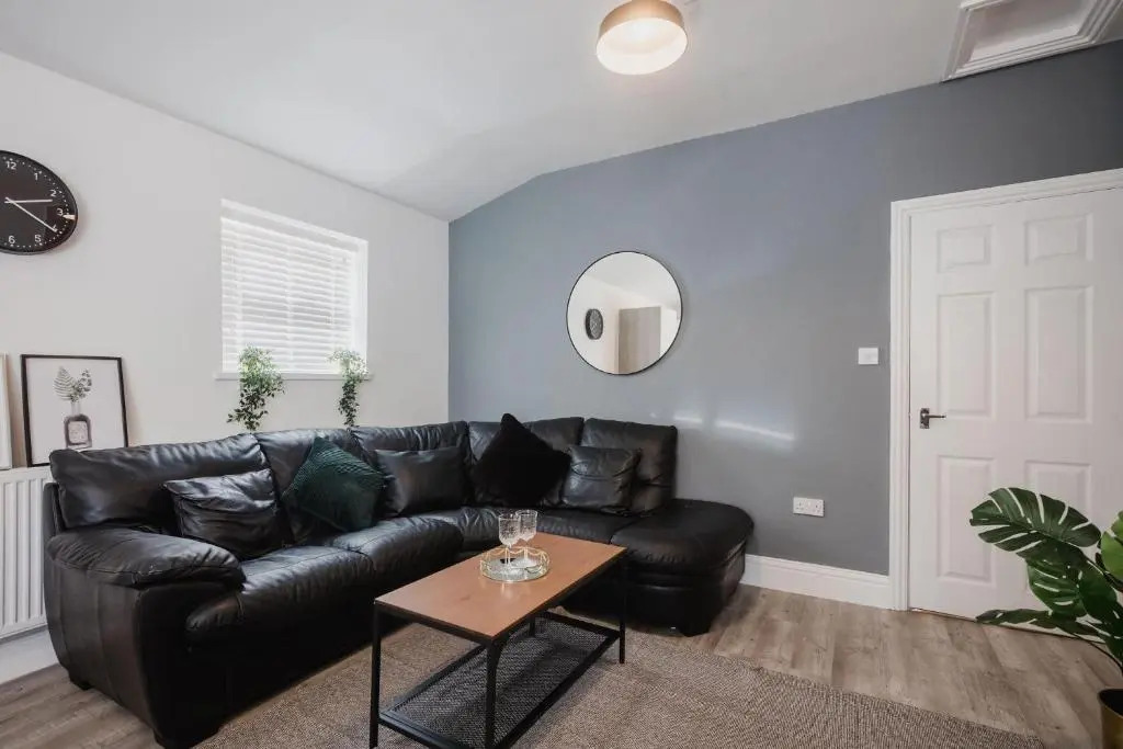 Newly Refurbished Sylish Hull 3 Bed Apartment