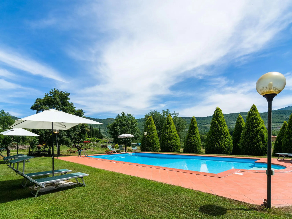 Beautiful Farmhouse With Pool