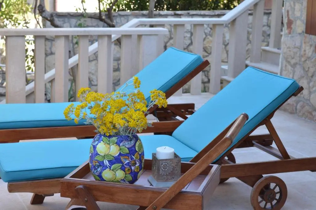 @Hvar Island Seaside Villa (1st row at seaside)